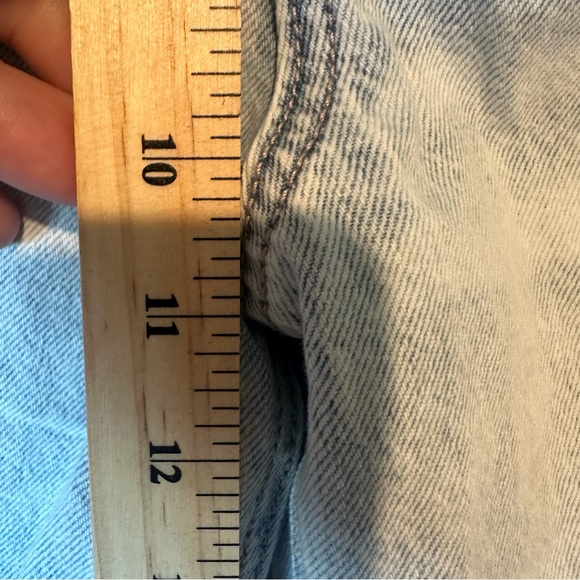 American Eagle Strigid Mom Jean Lightwash Whitewash Sz 14S AEO New Petite Short - Picture 13 of 14